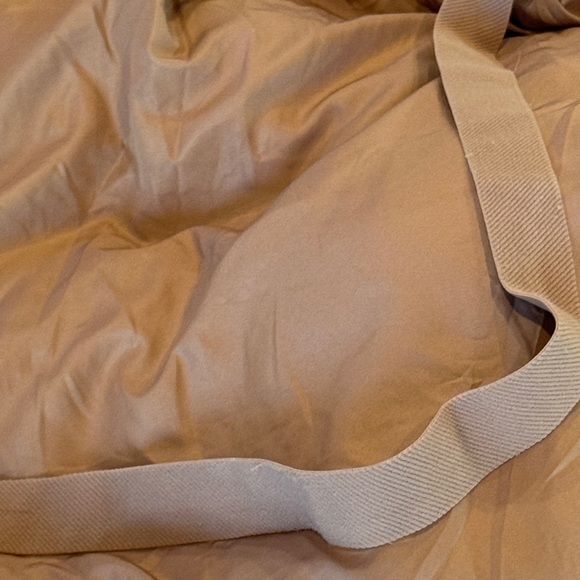 Fabletics Wonder Crush Velour Cropped Puffer Jacket in Teddy Size L - Picture 10 of 15